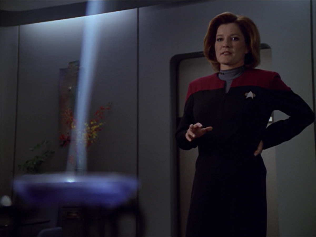 extant_StarTrek_VOY_5x08-NothingHuman_03501.jpg
