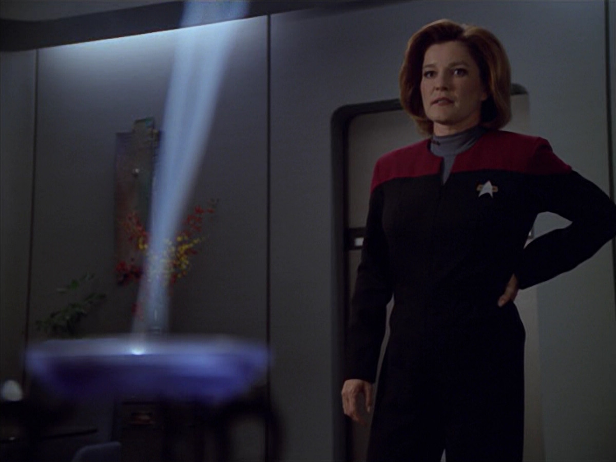 extant_StarTrek_VOY_5x08-NothingHuman_03503.jpg
