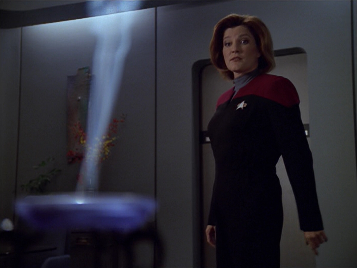 extant_StarTrek_VOY_5x08-NothingHuman_03505.jpg
