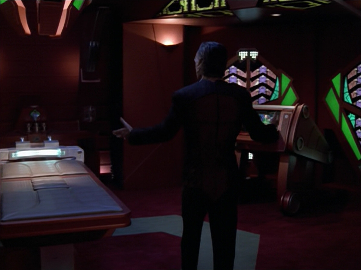 extant_StarTrek_VOY_5x08-NothingHuman_03612.jpg