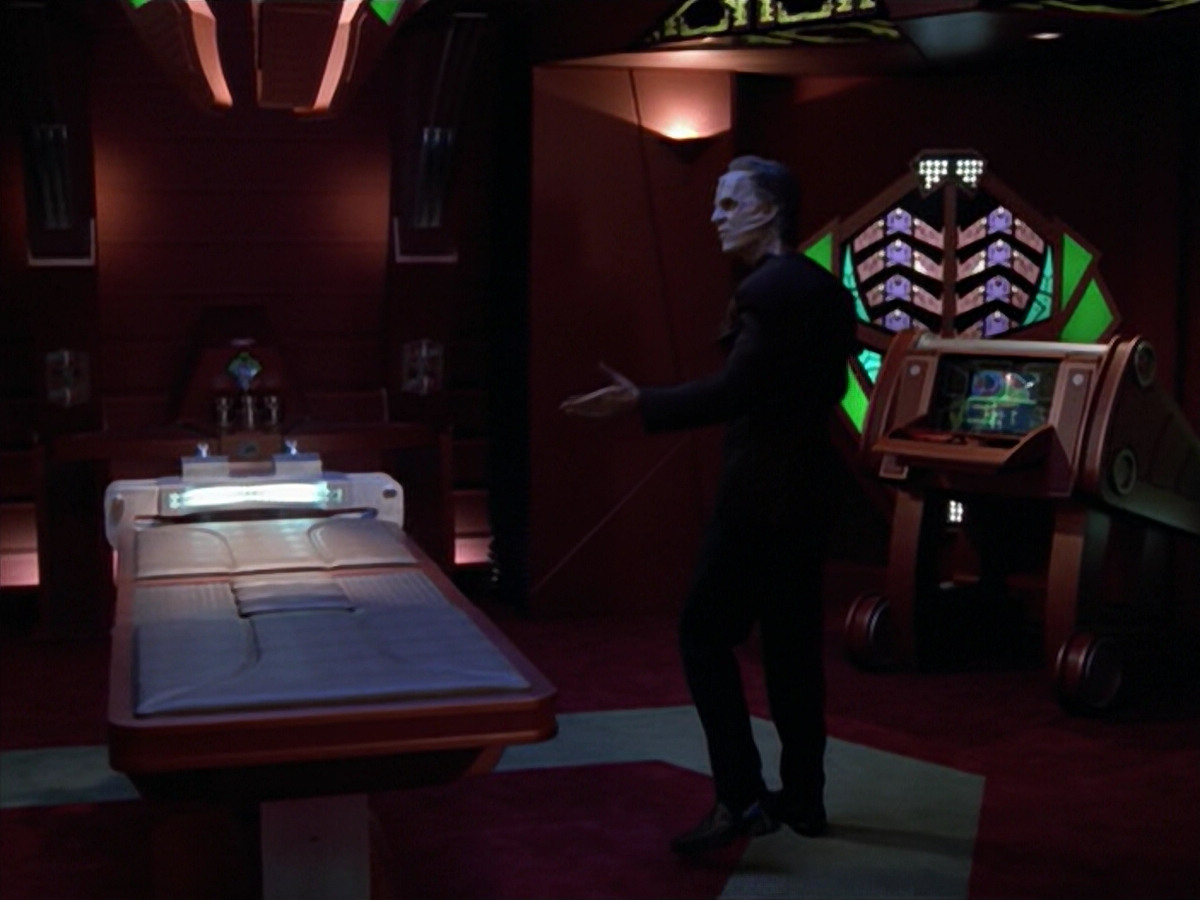 extant_StarTrek_VOY_5x08-NothingHuman_03614.jpg