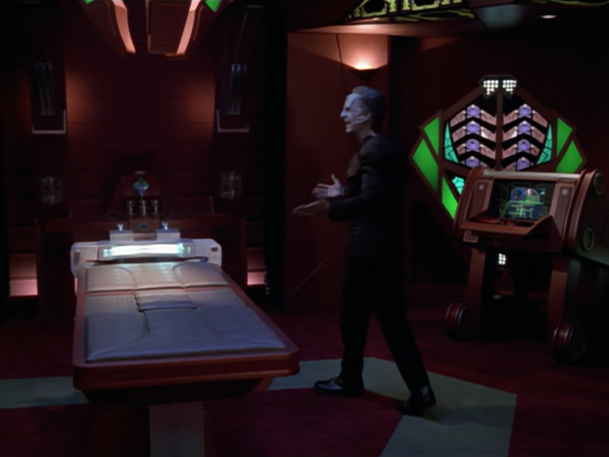 extant_StarTrek_VOY_5x08-NothingHuman_03615.jpg