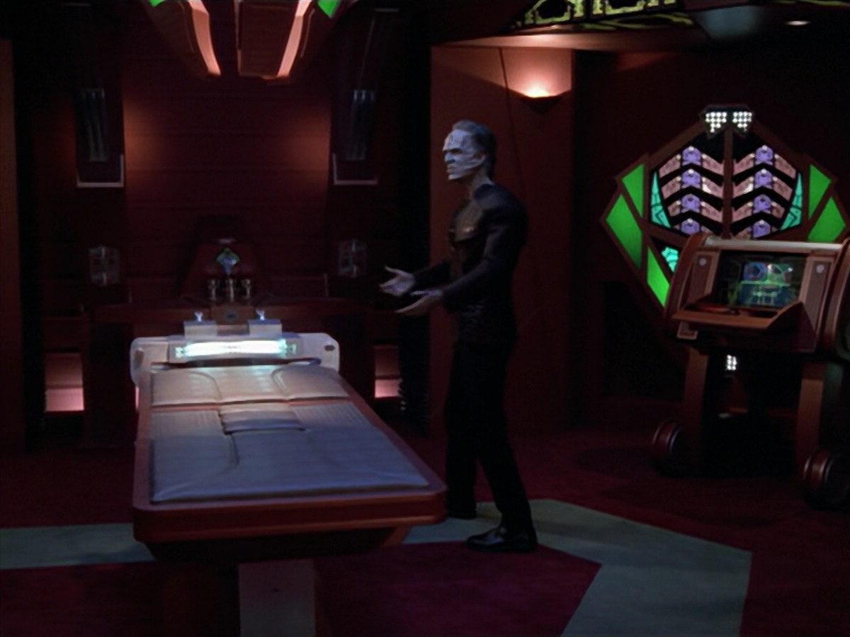 extant_StarTrek_VOY_5x08-NothingHuman_03616.jpg