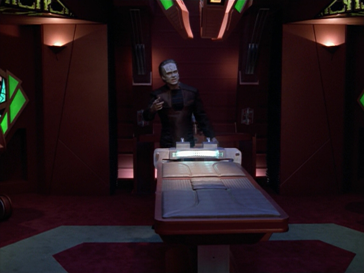 extant_StarTrek_VOY_5x08-NothingHuman_03623.jpg