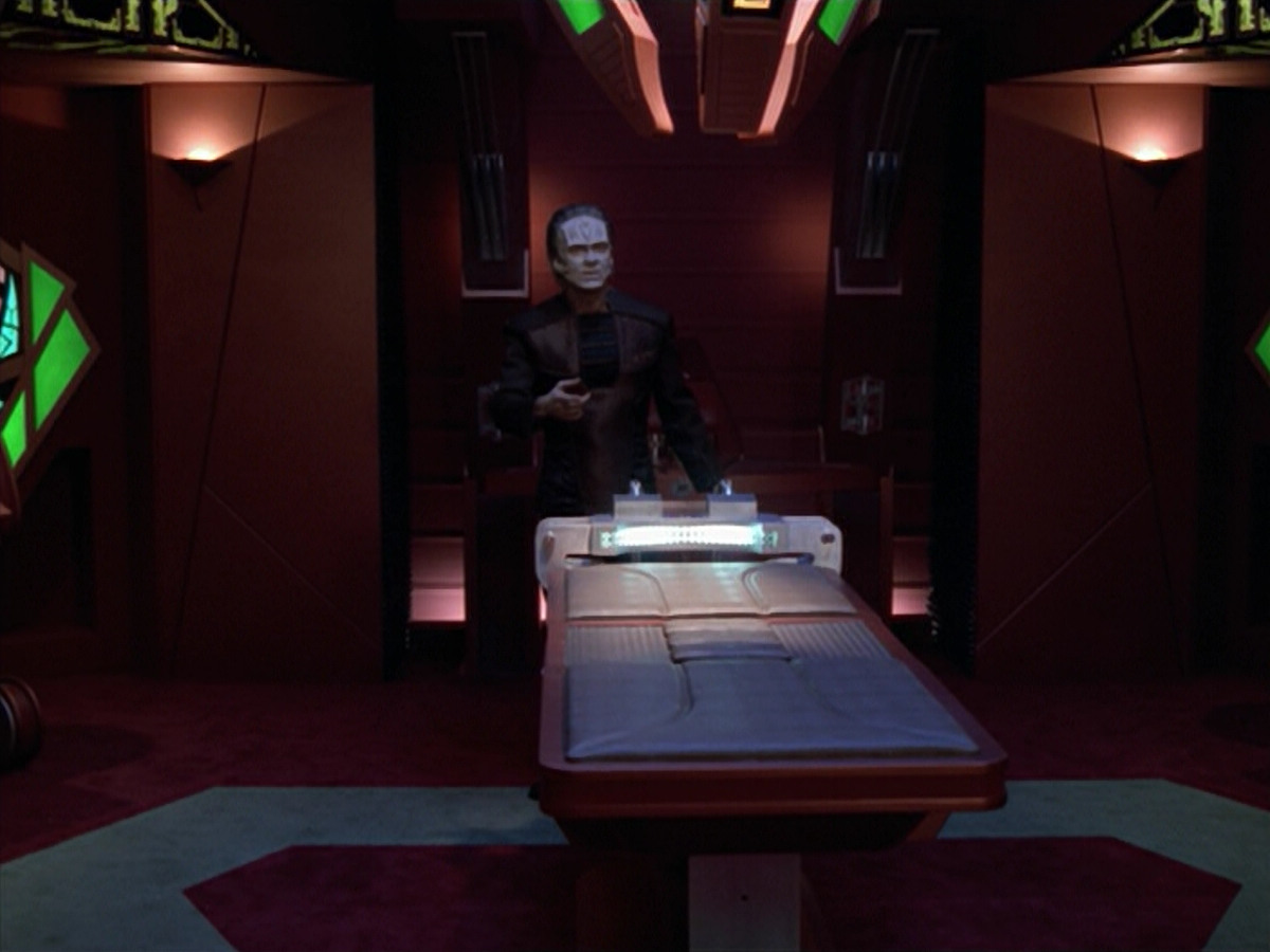 extant_StarTrek_VOY_5x08-NothingHuman_03627.jpg