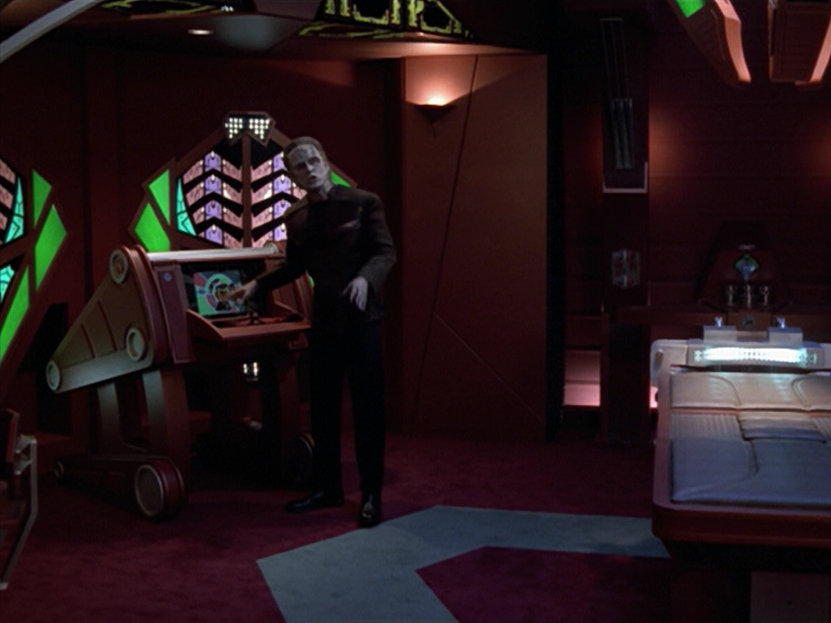 extant_StarTrek_VOY_5x08-NothingHuman_03632.jpg