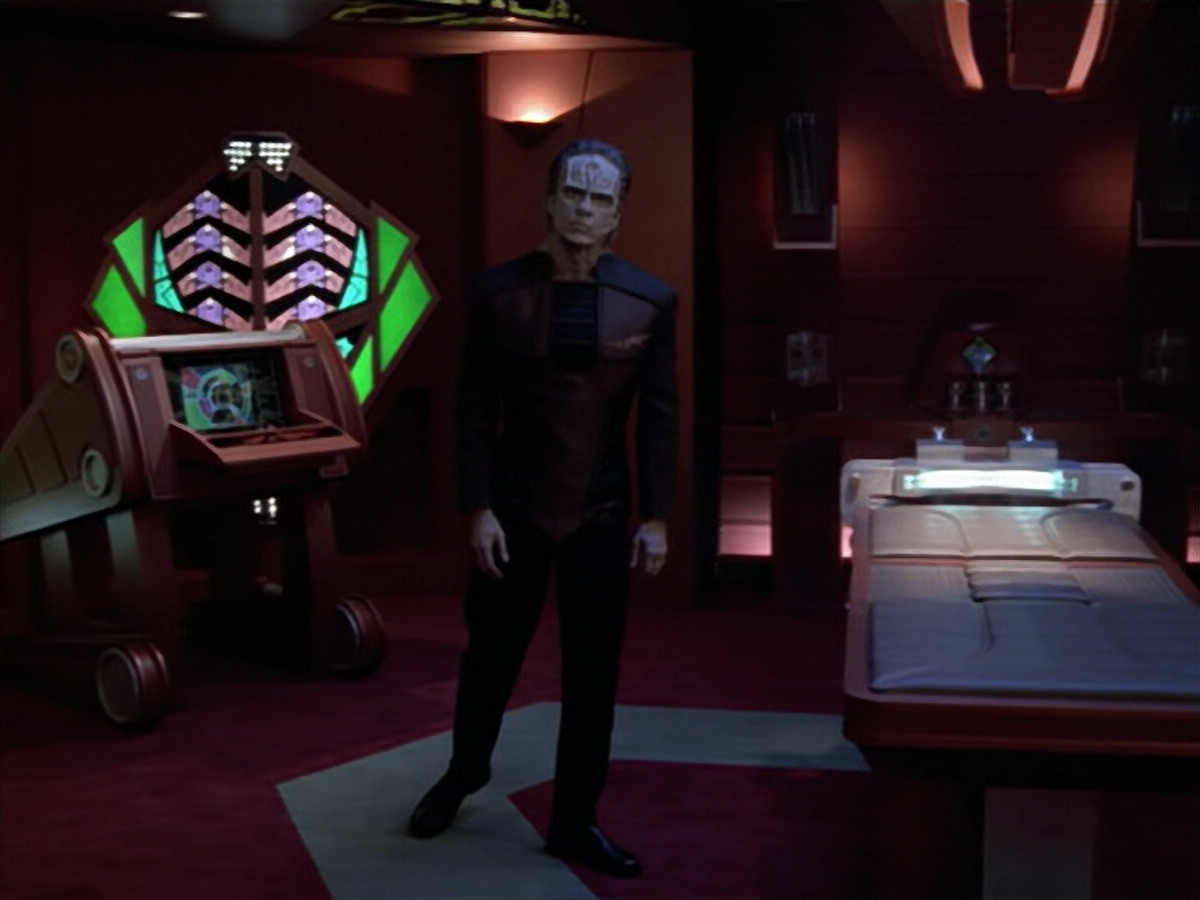 extant_StarTrek_VOY_5x08-NothingHuman_03718.jpg