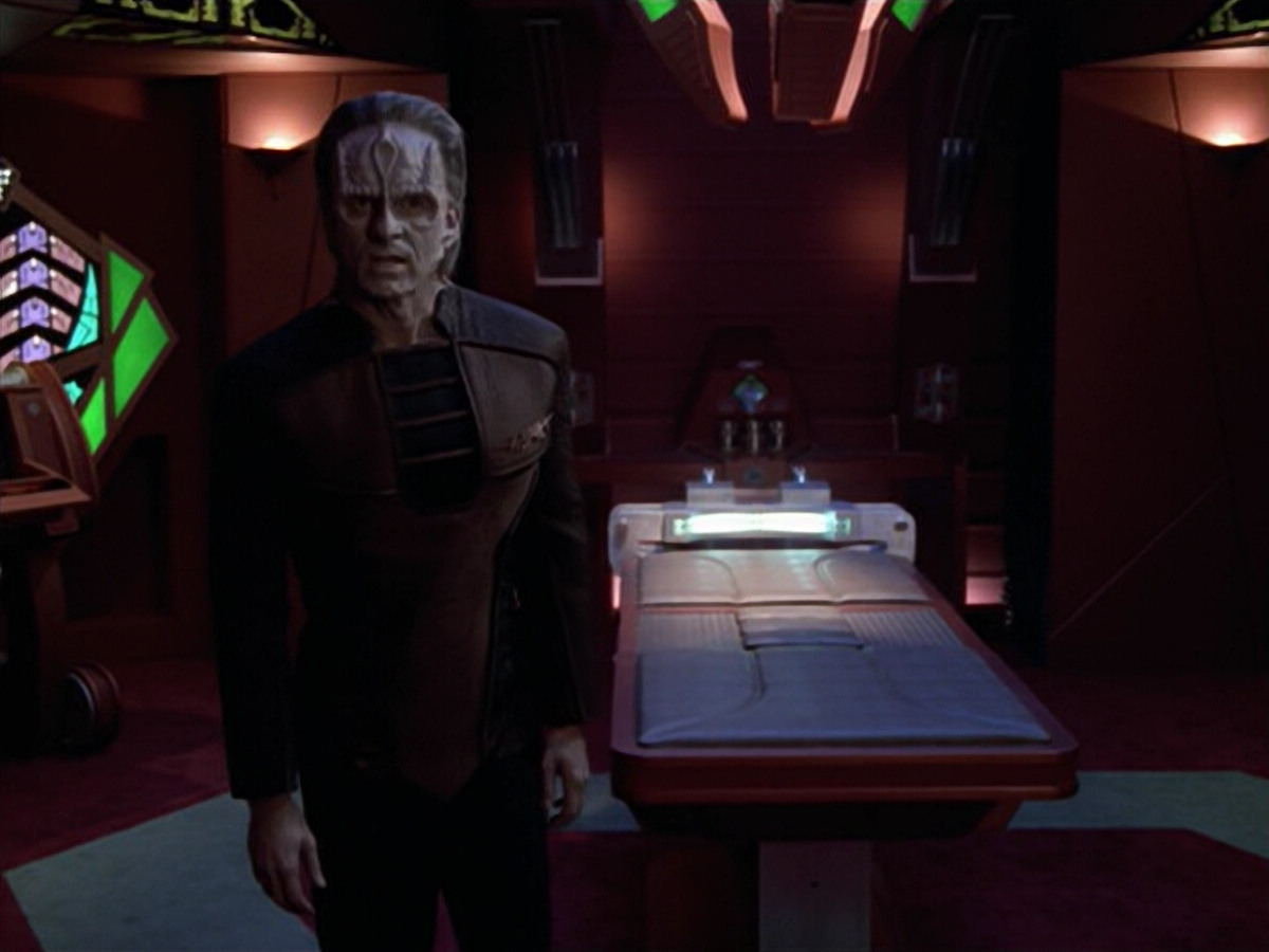 extant_StarTrek_VOY_5x08-NothingHuman_03755.jpg