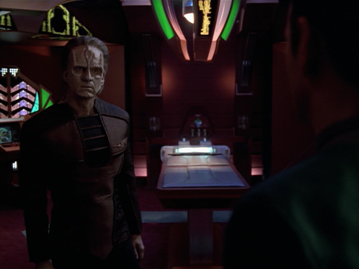 extant_StarTrek_VOY_5x08-NothingHuman_03775.jpg