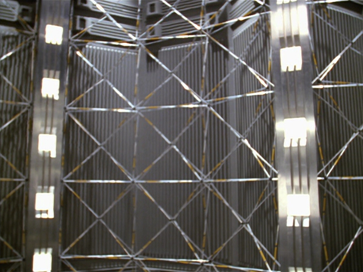 extant_StarTrek_VOY_5x08-NothingHuman_03812.jpg