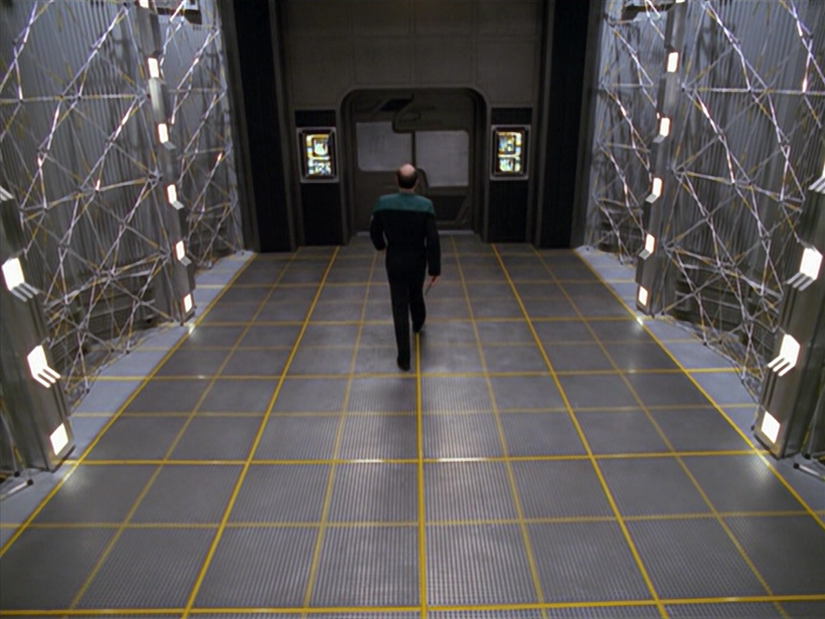 extant_StarTrek_VOY_5x08-NothingHuman_03816.jpg