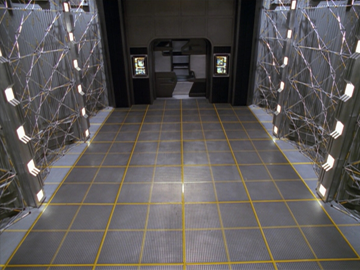 extant_StarTrek_VOY_5x08-NothingHuman_03822.jpg