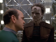extant_StarTrek_VOY_5x08-NothingHuman_00884.jpg