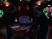 extant_StarTrek_VOY_5x08-NothingHuman_01472.jpg