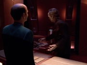 extant_StarTrek_VOY_5x08-NothingHuman_01575.jpg