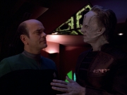 extant_StarTrek_VOY_5x08-NothingHuman_01742.jpg