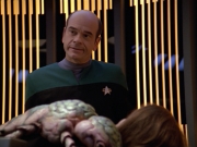 extant_StarTrek_VOY_5x08-NothingHuman_01917.jpg