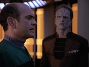 extant_StarTrek_VOY_5x08-NothingHuman_02076.jpg