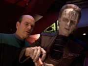 extant_StarTrek_VOY_5x08-NothingHuman_03104.jpg