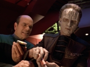 extant_StarTrek_VOY_5x08-NothingHuman_03123.jpg