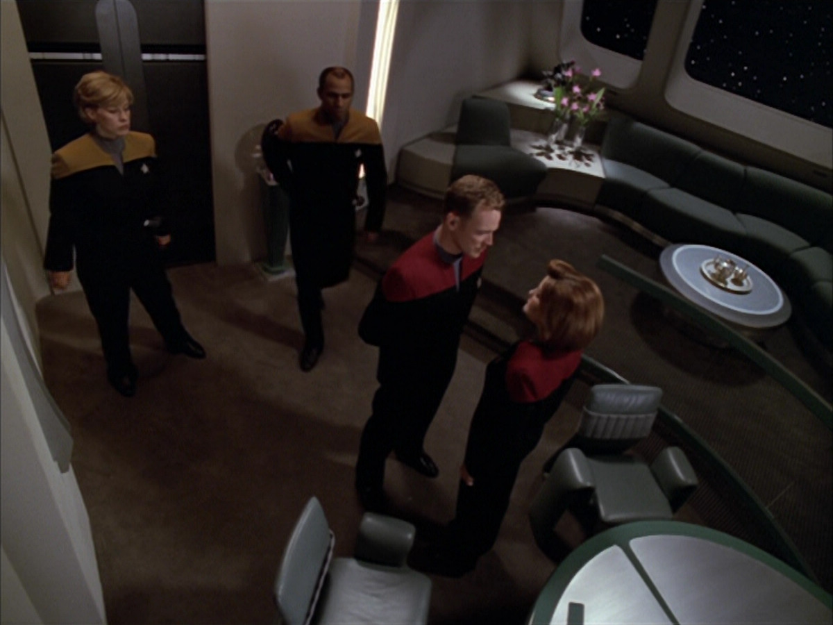 extant_StarTrek_VOY_5x09-ThirtyDays_00025.jpg