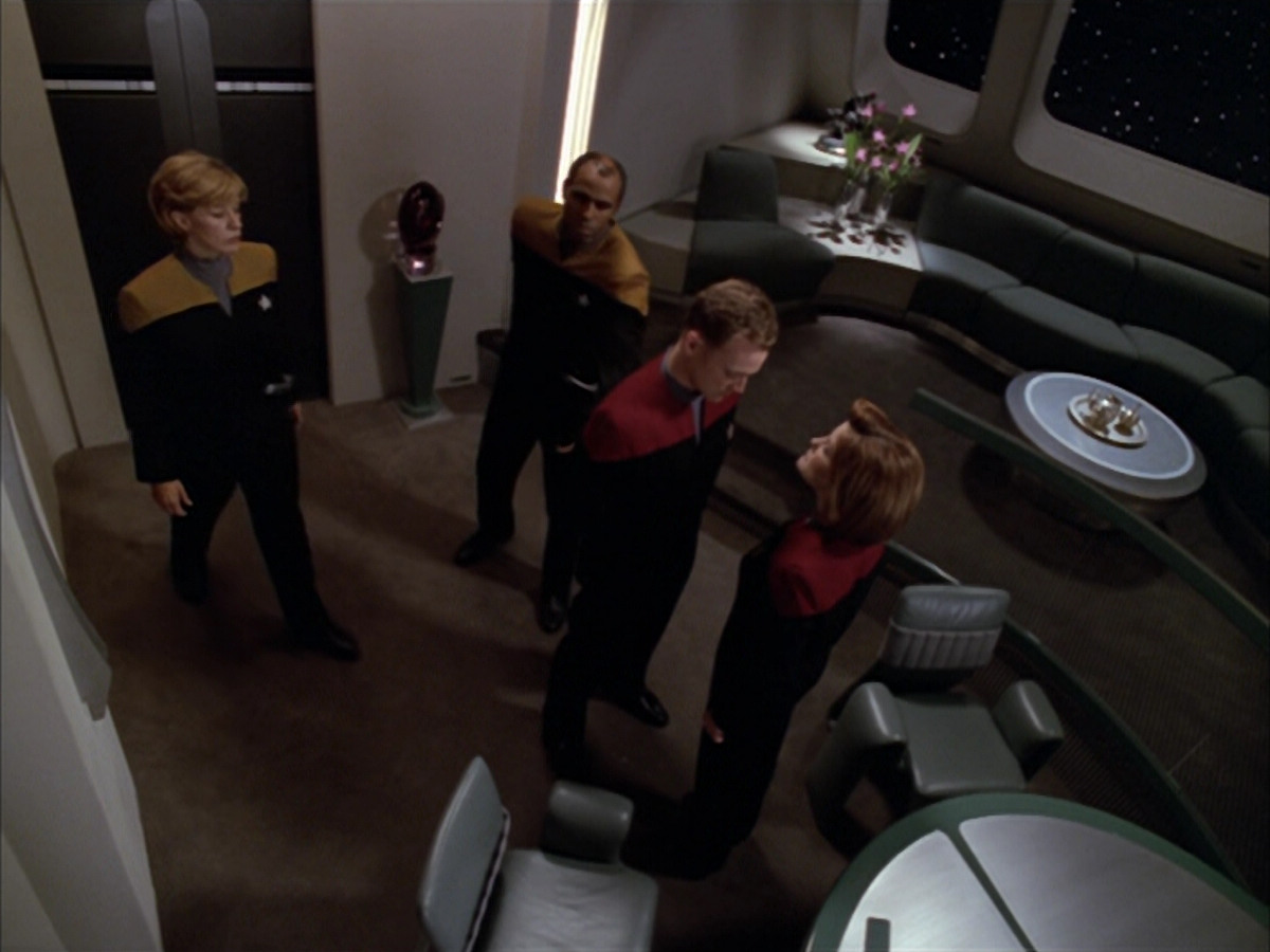 extant_StarTrek_VOY_5x09-ThirtyDays_00026.jpg