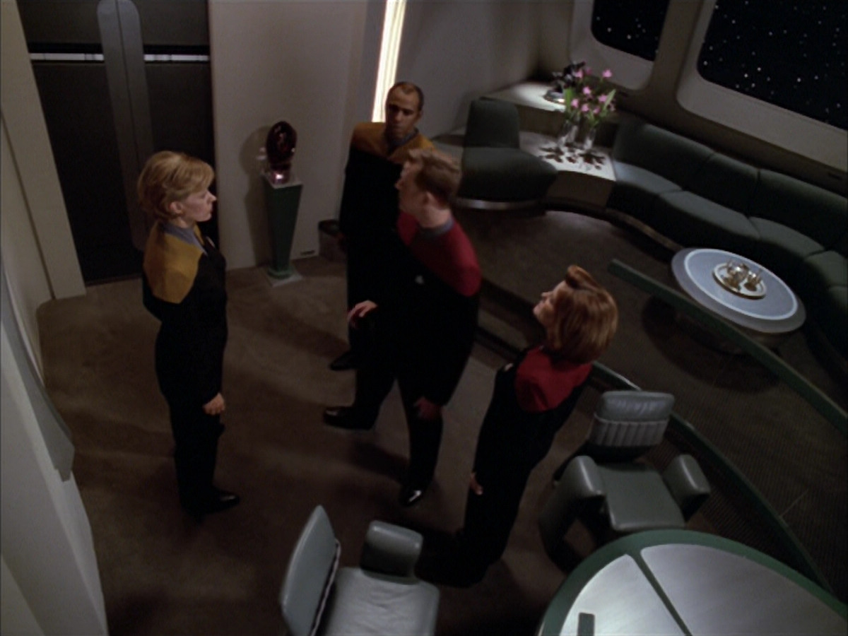 extant_StarTrek_VOY_5x09-ThirtyDays_00029.jpg