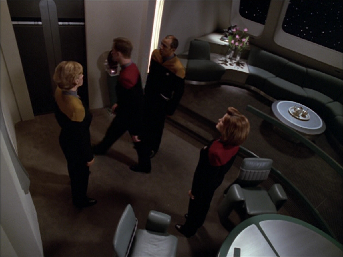 extant_StarTrek_VOY_5x09-ThirtyDays_00030.jpg