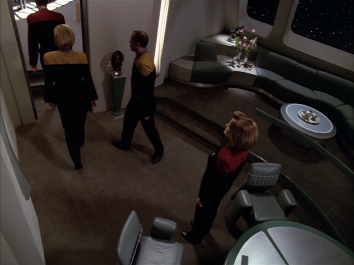 extant_StarTrek_VOY_5x09-ThirtyDays_00032.jpg