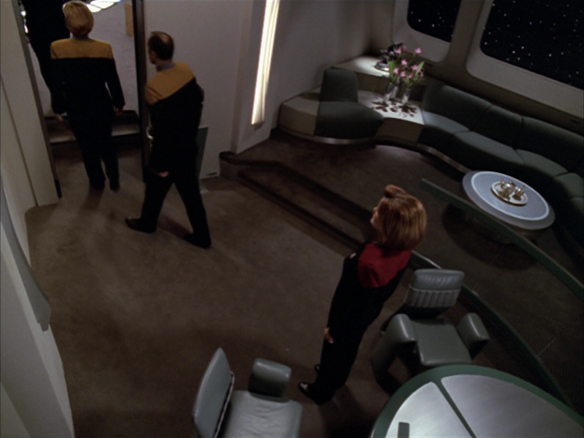 extant_StarTrek_VOY_5x09-ThirtyDays_00033.jpg