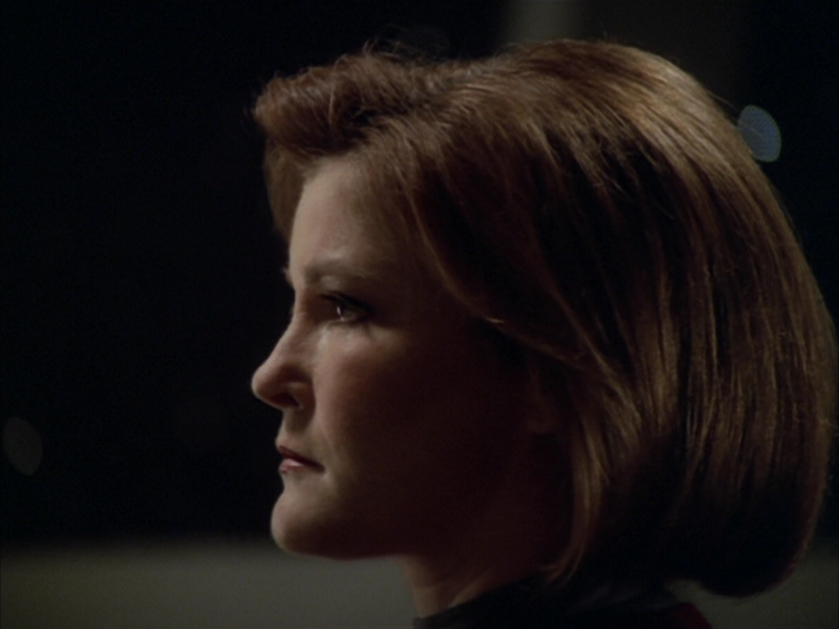 extant_StarTrek_VOY_5x09-ThirtyDays_00036.jpg