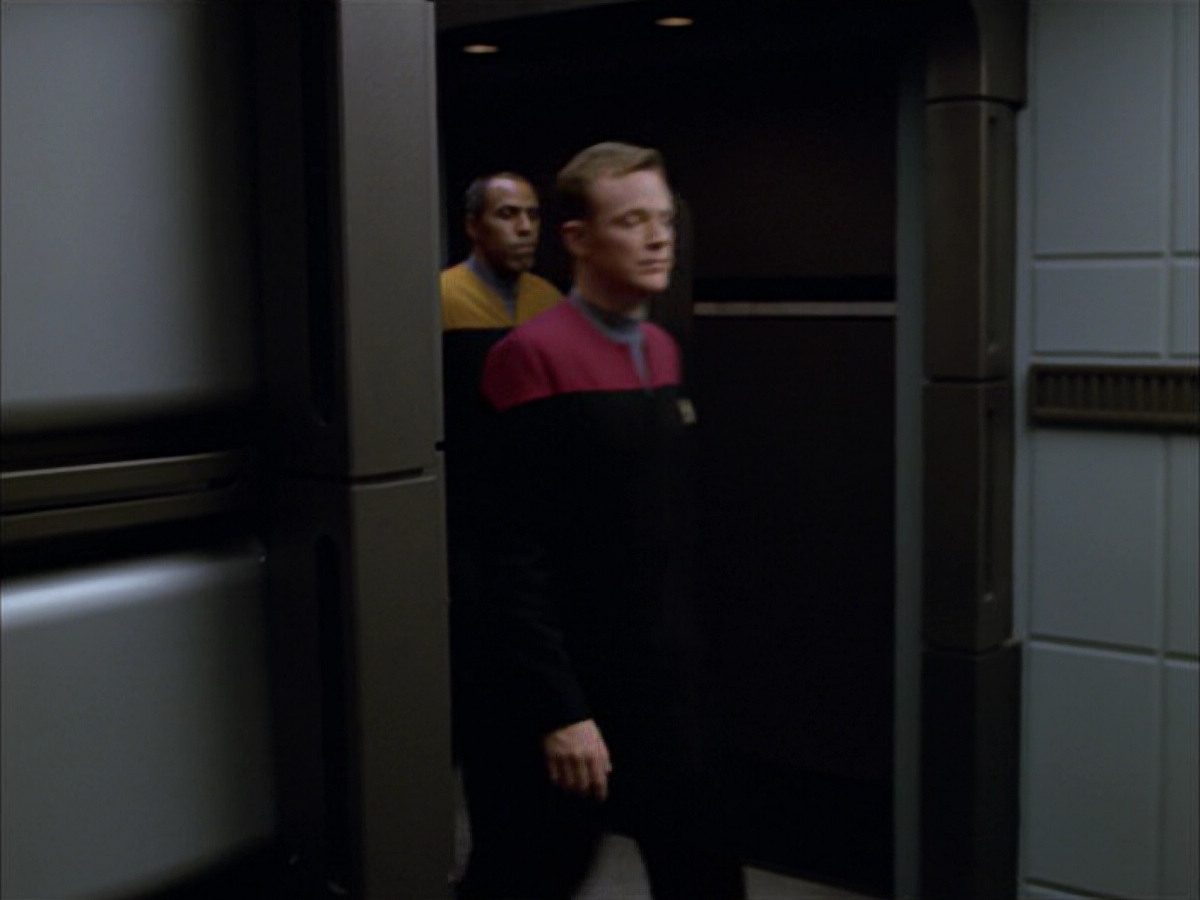 extant_StarTrek_VOY_5x09-ThirtyDays_00041.jpg