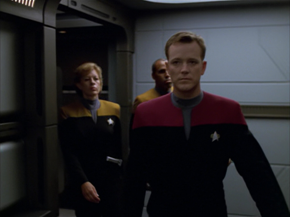 extant_StarTrek_VOY_5x09-ThirtyDays_00043.jpg