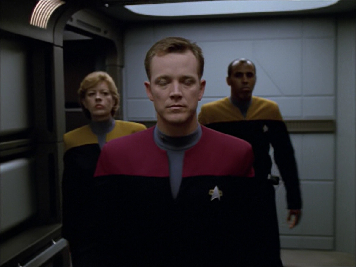 extant_StarTrek_VOY_5x09-ThirtyDays_00044.jpg