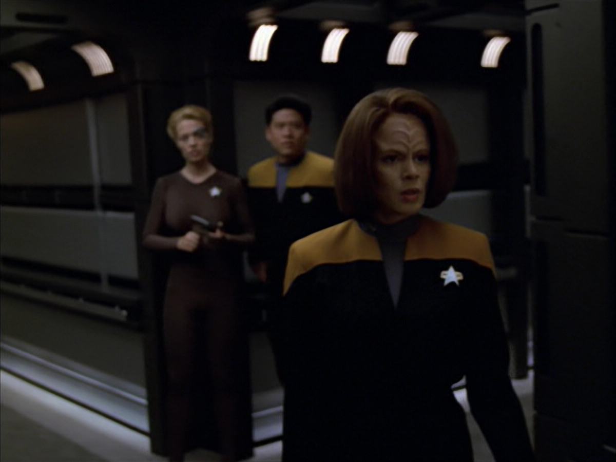 extant_StarTrek_VOY_5x09-ThirtyDays_00057.jpg