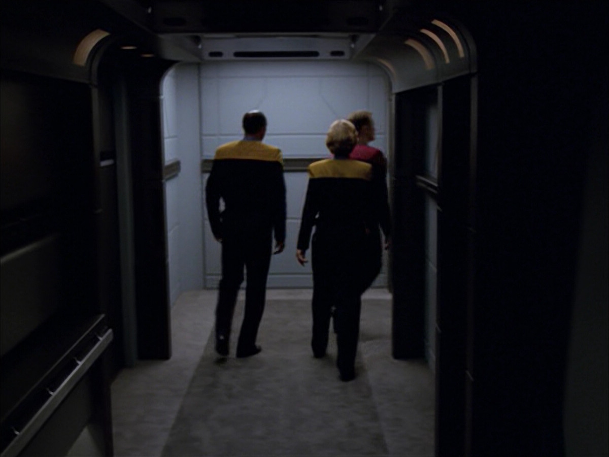 extant_StarTrek_VOY_5x09-ThirtyDays_00060.jpg