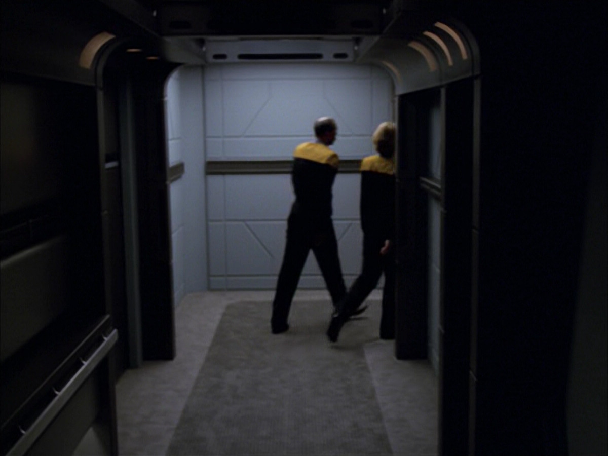 extant_StarTrek_VOY_5x09-ThirtyDays_00061.jpg