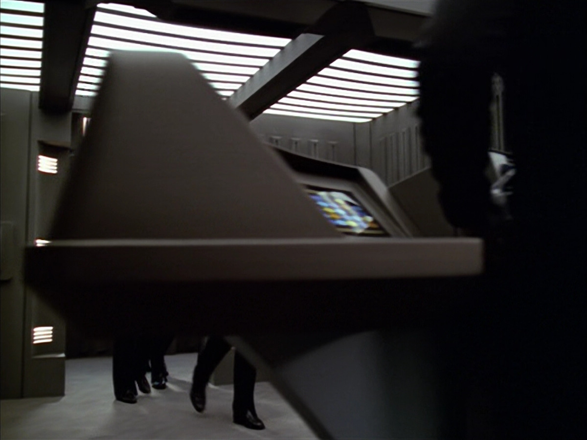 extant_StarTrek_VOY_5x09-ThirtyDays_00074.jpg