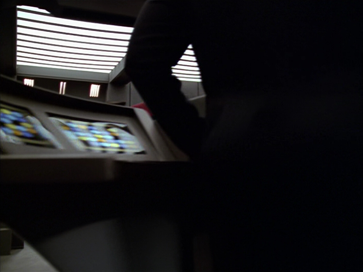 extant_StarTrek_VOY_5x09-ThirtyDays_00075.jpg