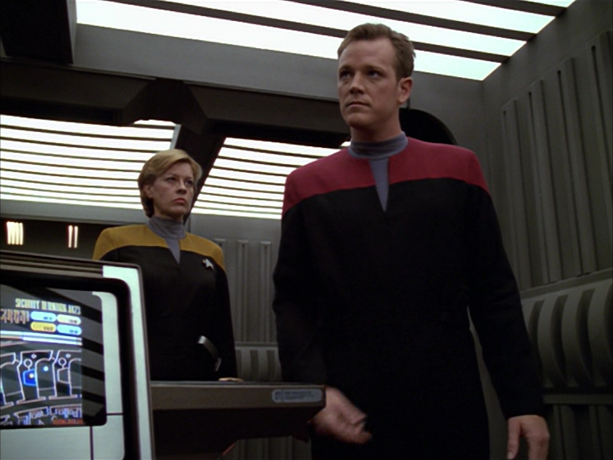 extant_StarTrek_VOY_5x09-ThirtyDays_00082.jpg