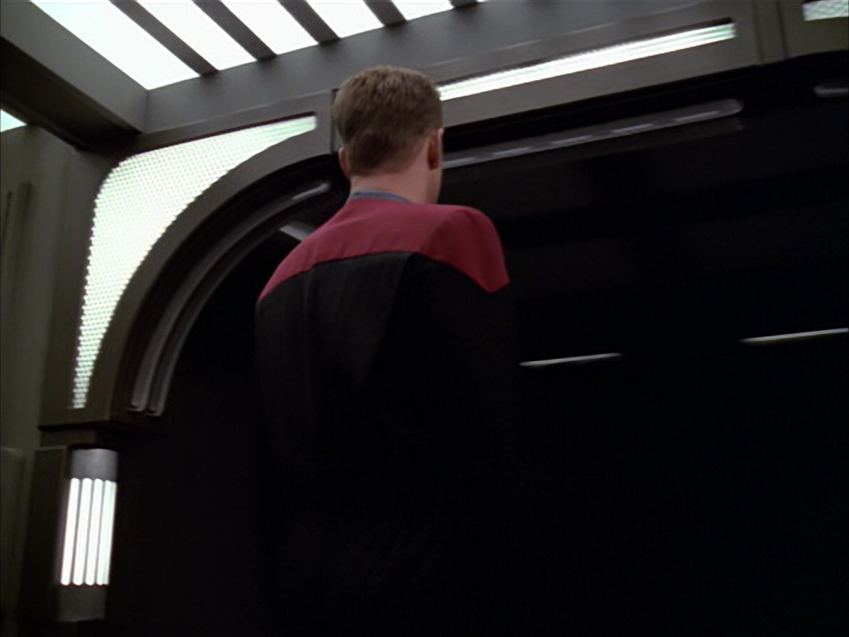 extant_StarTrek_VOY_5x09-ThirtyDays_00086.jpg
