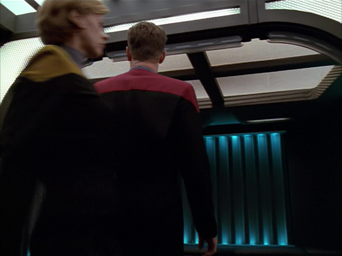 extant_StarTrek_VOY_5x09-ThirtyDays_00087.jpg