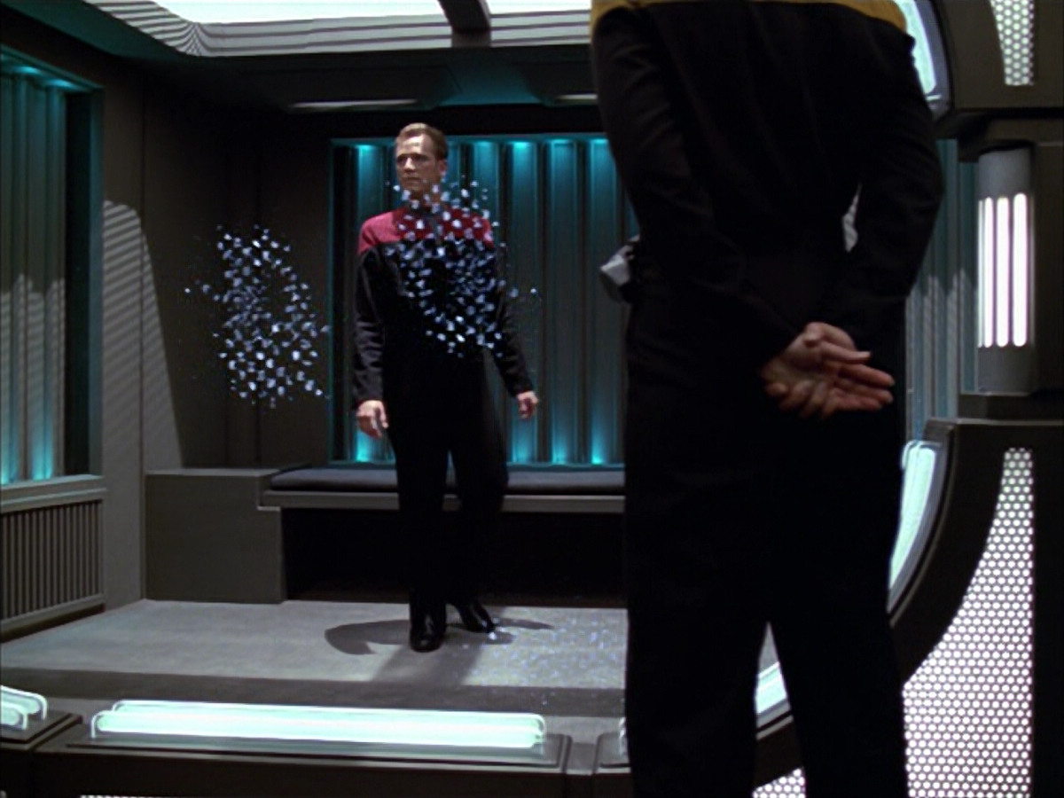 extant_StarTrek_VOY_5x09-ThirtyDays_00095.jpg