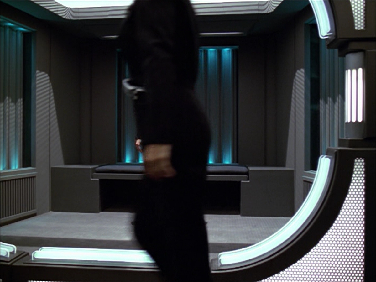 extant_StarTrek_VOY_5x09-ThirtyDays_00100.jpg