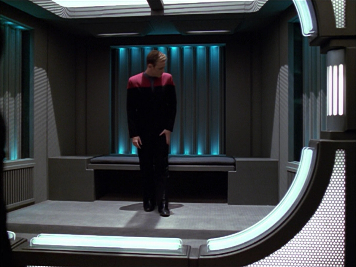 extant_StarTrek_VOY_5x09-ThirtyDays_00101.jpg