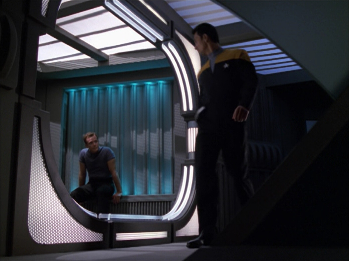 extant_StarTrek_VOY_5x09-ThirtyDays_00283.jpg