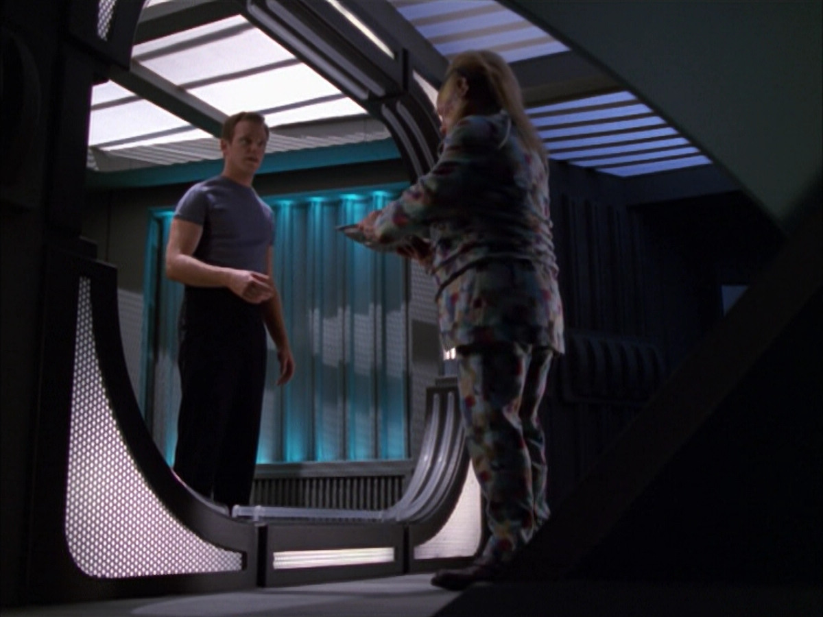 extant_StarTrek_VOY_5x09-ThirtyDays_00351.jpg