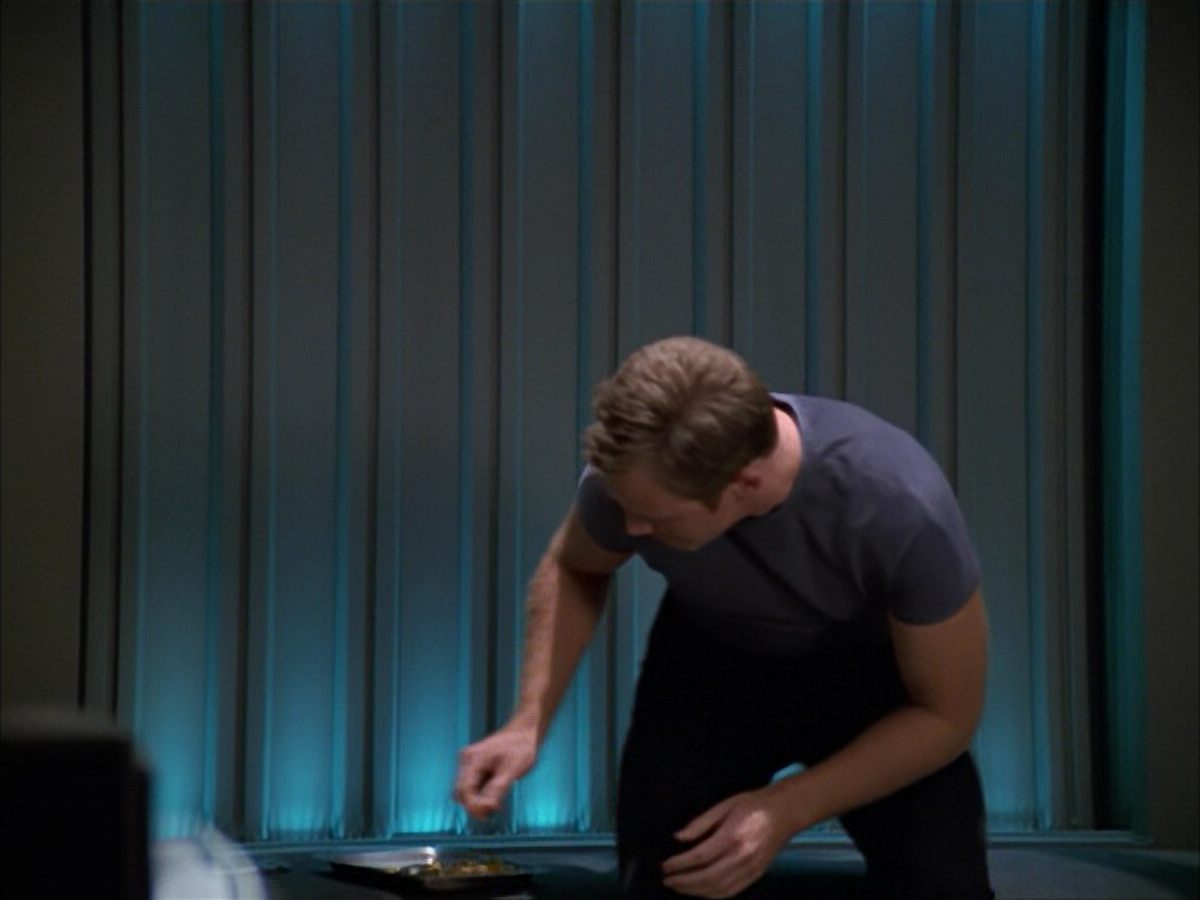 extant_StarTrek_VOY_5x09-ThirtyDays_00366.jpg
