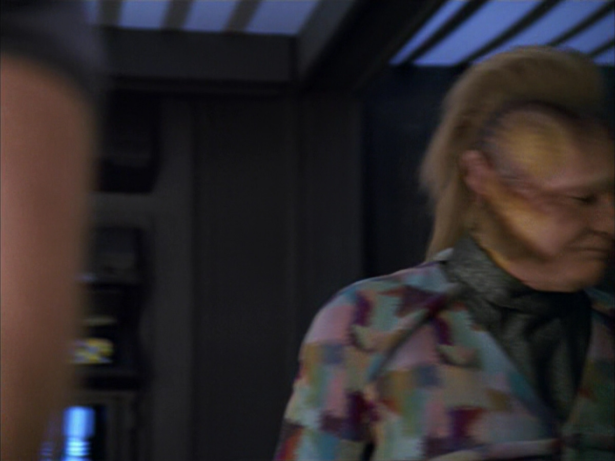 extant_StarTrek_VOY_5x09-ThirtyDays_00410.jpg