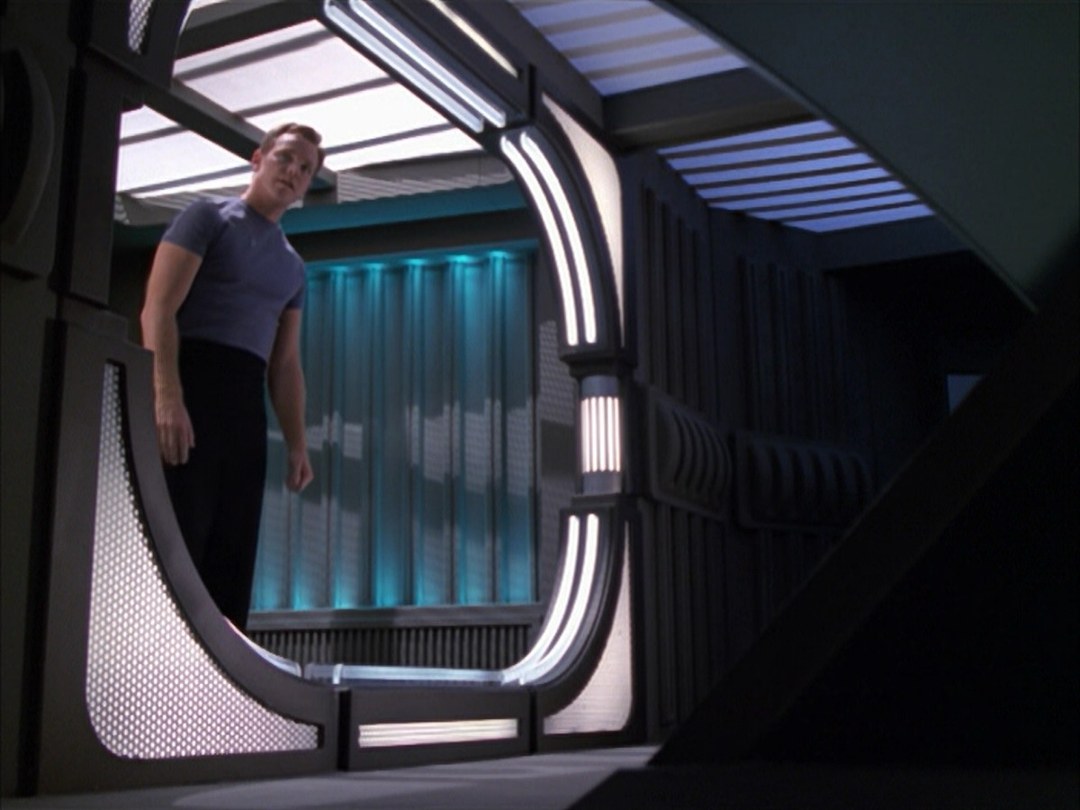 extant_StarTrek_VOY_5x09-ThirtyDays_00418.jpg